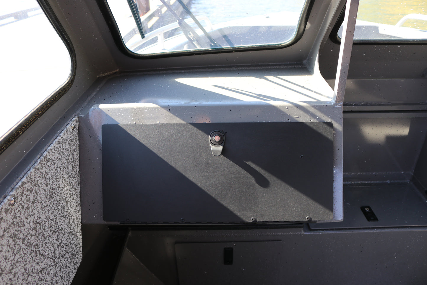 Alumaweld Stryker Sport 220