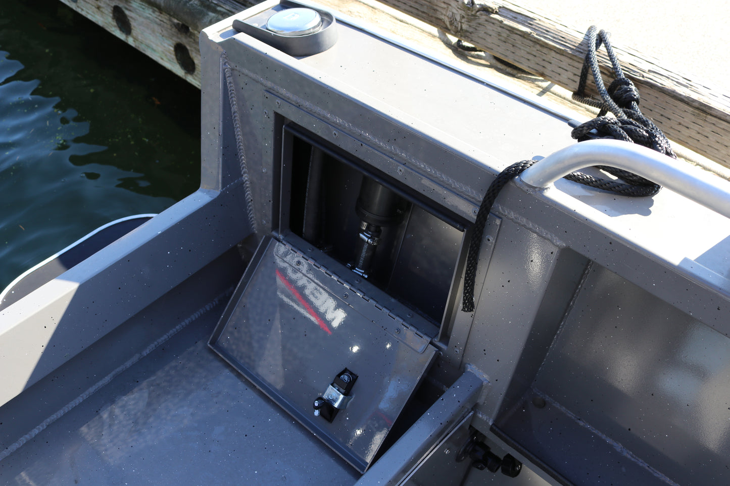 Alumaweld Stryker Sport 220