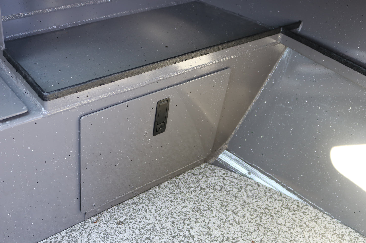 Alumaweld Stryker Sport 220